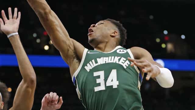 Antetokounmpo comanda vitória do Milwaukee Bucks com atuação histórica na NBA