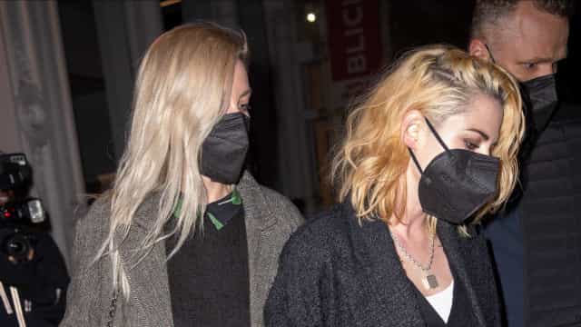 Kristen Stewart anuncia que está noiva da roteirista Dylan Meyer