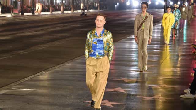 Macaulay Culkin surpreende ao desfilar para a Gucci