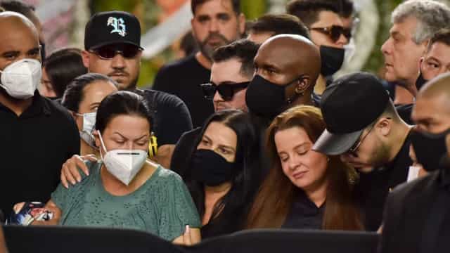 Família, famosos e fãs se despedem de Marília Mendonça