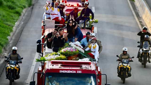 Família, famosos e fãs se despedem de Marília Mendonça