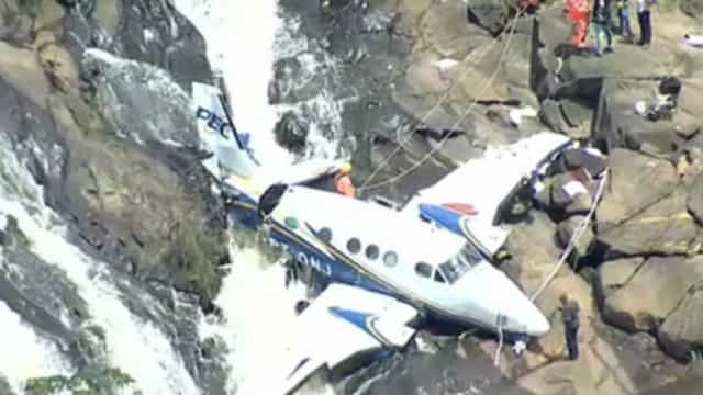 Corpos de tripulantes de avião são sepultados no Distrito Federal