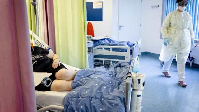 Casos na Holanda disparam. Holandeses enfrentam confinamento de 3 semanas