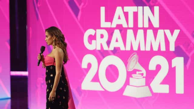 Anitta homenageia Marília Mendonça e fãs agradecem o gesto