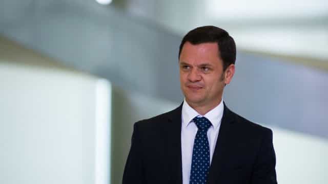 Ministro da Justiça contraria Anvisa e rejeita cobrar vacina para entrar no Brasil