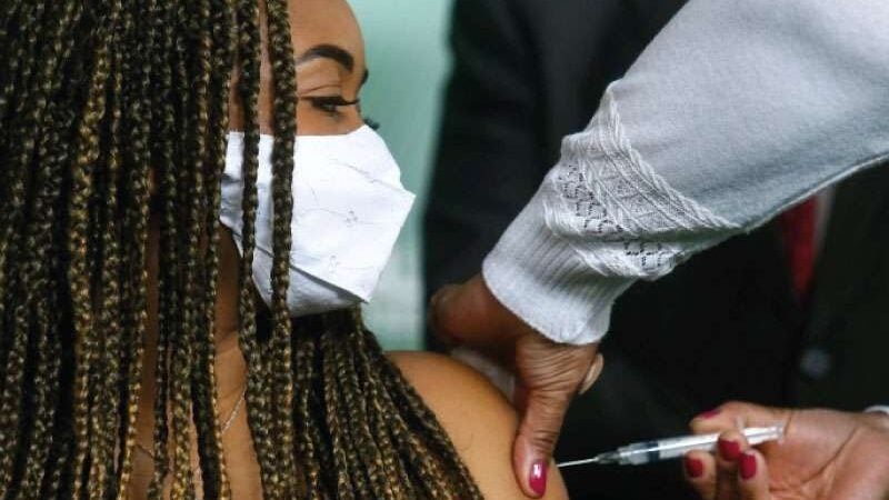 São Paulo atinge 100% da população adulta imunizada contra a Covid-19