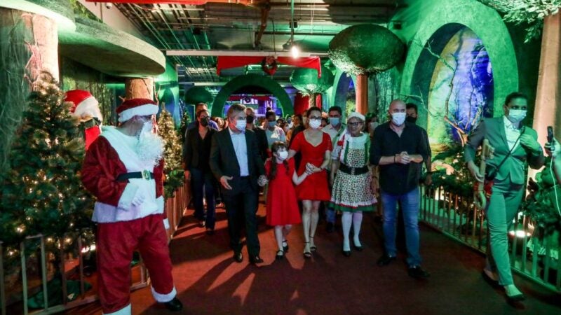 Natal de Vida, Fé e Superação: Governador e primeira-dama abrem o espetáculo de luzes e decoração na Arena Pantanal