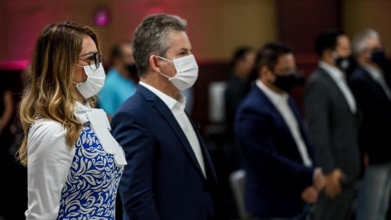 Governador e primeira-dama assinam convênios e entregam cestas básicas em Jaciara