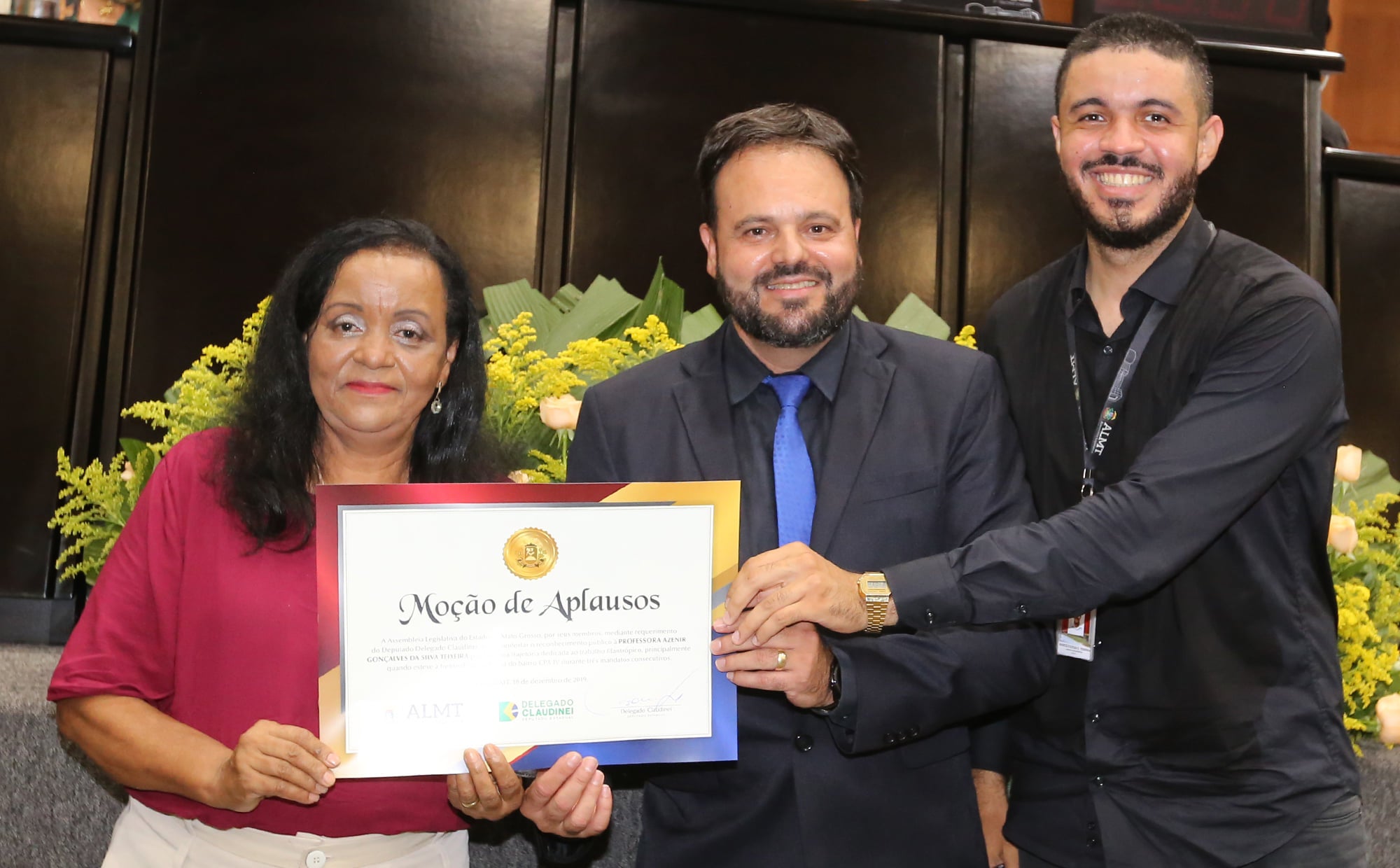 Deputado Claudinei homenageia pedagoga com importante atuação na educação de MT