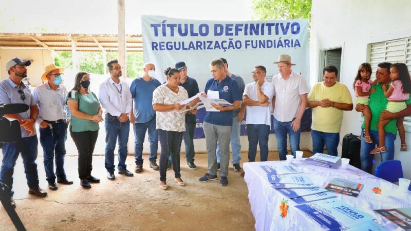 Governo do Estado entrega títulos definitivos de terra a pequenos produtores da agricultura familiar