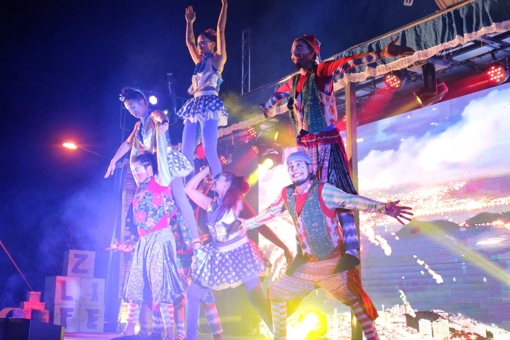 Espetáculo Circense “Era uma vez um Natal” se apresenta em Guaratã do Norte