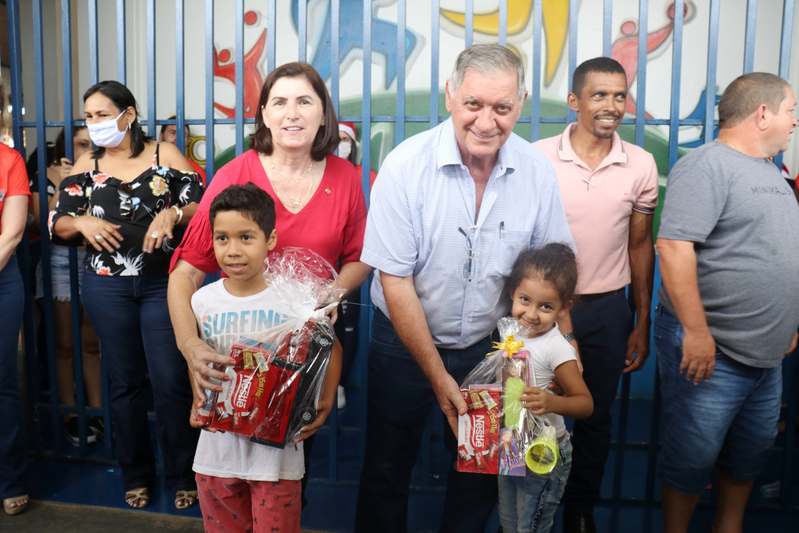 Mais de mil crianças de Vera recebem kit de natal em evento especial da Assistência social