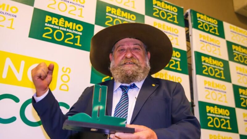 Barbudo recebe prêmio em categoria Ótimo Parlamentar