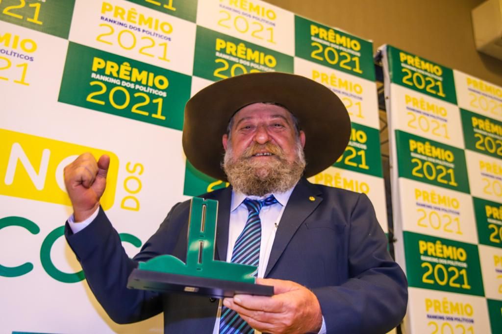 Barbudo recebe prêmio em categoria Ótimo Parlamentar
