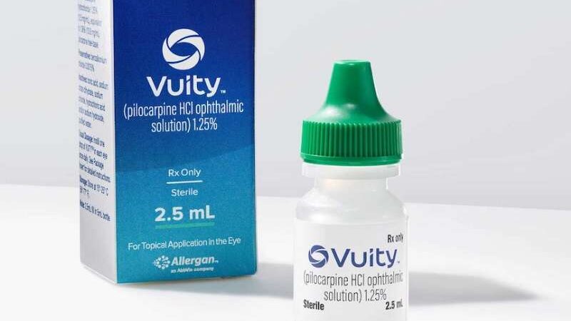 FDA aprova colírio que dispensa uso de óculos para vista cansada