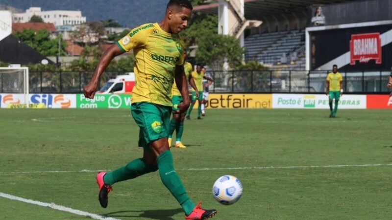 Cuiabá compra jogador do Flamengo e renova com outros 2 atletas