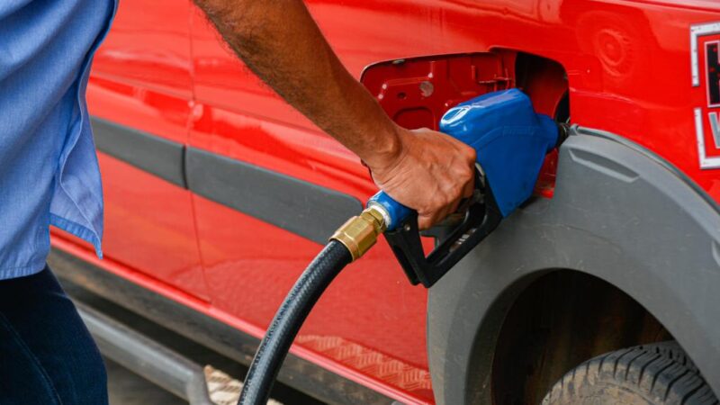 Preço médio da gasolina terá redução de até R$ 0,16 após corte de impostos do Governo de MT