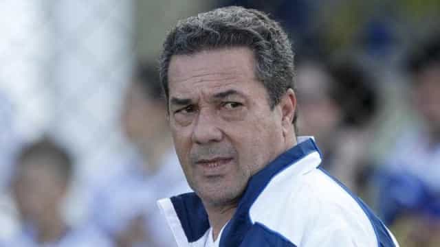 Preocupado com custos, Cruzeiro anuncia saída de Vanderlei Luxemburgo