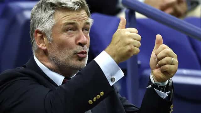 Alec Baldwin exclui perfil do Twitter após primeira entrevista sobre acidente