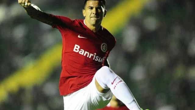 Zagueiro Cuesta renova contrato com o Internacional e frustra planos do São Paulo