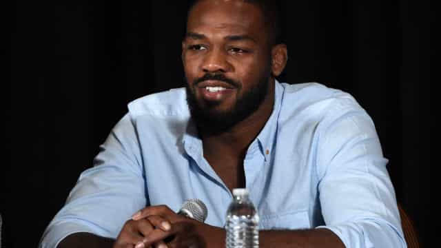 Jon Jones faz acordo judicial e acusação de violência doméstica é retirada
