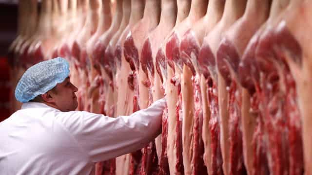 China retoma importação de carne brasileira