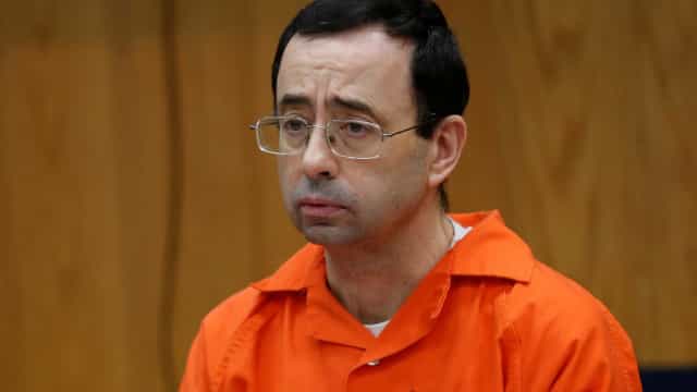 Vítimas de abuso do médico Larry Nassar alcançam acordo multimilionário
