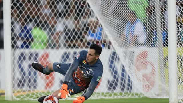 Botafogo renova o contrato de Gatito Fernández por mais uma temporada
