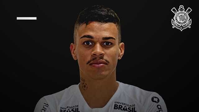 Corinthians dificulta liberação e trava ida de Richard para o Santos