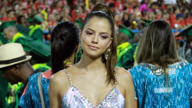 Agatha Moreira raspa o cabelo após fim de ‘Verdades Secretas 2’