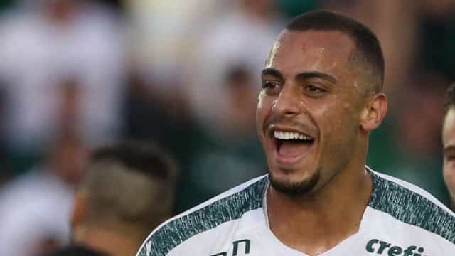 Em alta na Europa, Arthur Cabral foi de esnobado no Palmeiras a alvo do Barcelona