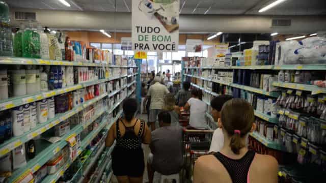 Inflação é a maior para novembro desde 2015 e chega a quase 11% em 12 meses