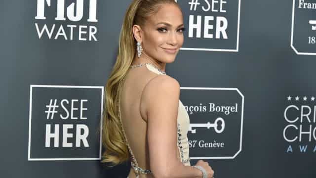 Jennifer Lopez como raramente a vemos… de pijama e sem maquiagem