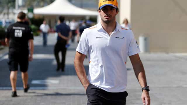 Confiante, Carlos Sainz Jr. diz que pode competir com Verstappen e Hamilton