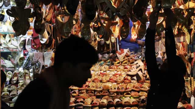 Fluxo de pessoas no varejo sobe, mas lojas de rua perdem público ante 2020