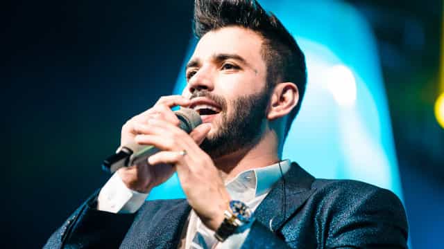 Fã de Gusttavo Lima desmaia em palco durante concerto