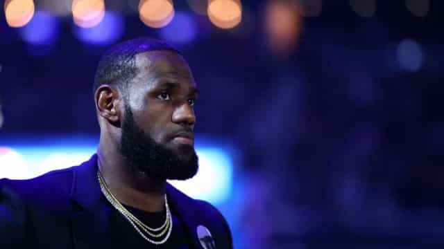 LeBron James testa positivo para covid-19 e ficará em isolamento por 10 dias