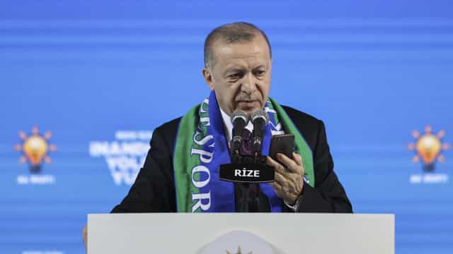 Turquia: Erdogan anuncia aumento de 50% no salário mínimo
