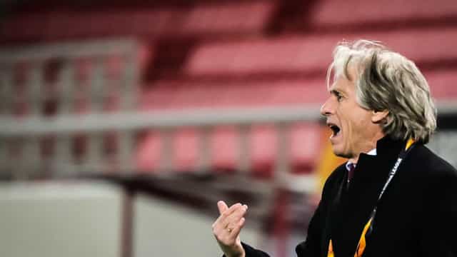 Jorge Jesus é criticado no Benfica por problemas com jogadores brasileiros