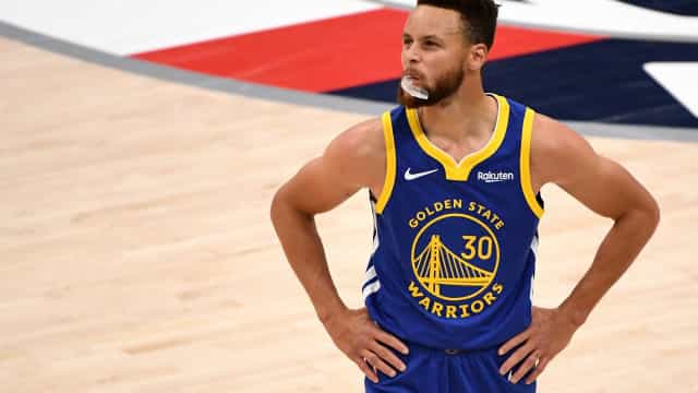 Mais perto de recorde, Stephen Curry brilha em vitória dos Warriors; Suns perdem
