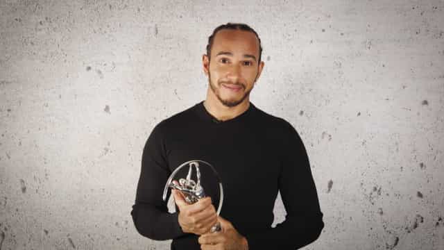 Lewis Hamilton recebe o título de Cavaleiro da Ordem do Império Britânico