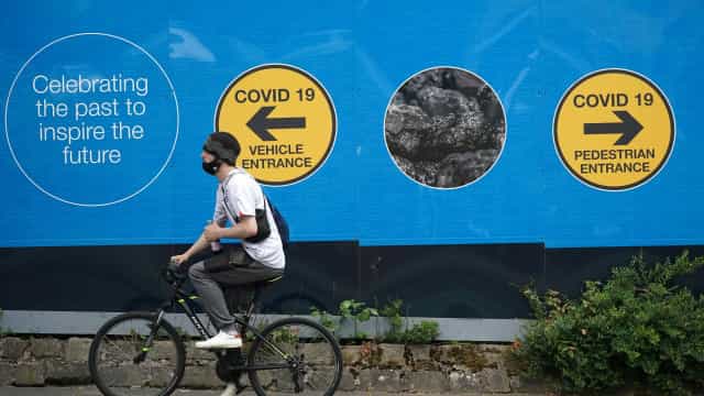 Reino Unido alerta para próximas semanas ‘difíceis’ com avanço de ômicron