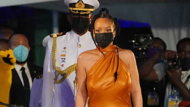 Rihanna reage a rumores. " Me engravidam todos os anos"