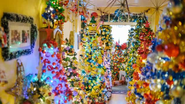 Casal tem mais de 400 árvores de Natal em casa (e não há duas iguais)