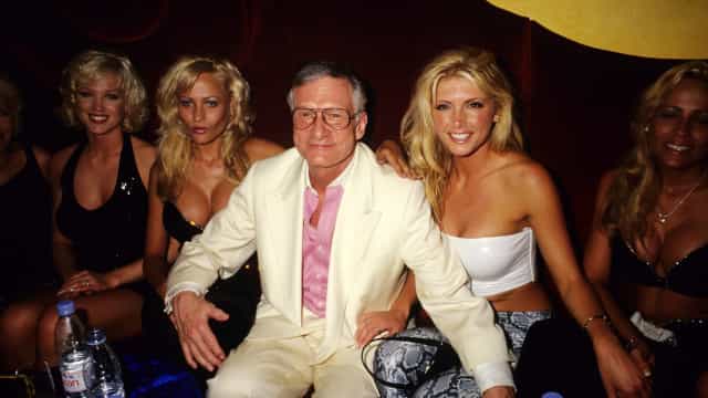 Ex de Hugh Hefner diz que usavam drogas para fazer sexo na mansão Playboy