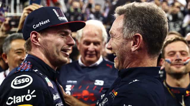 Verstappen ultrapassa Hamilton na volta final e leva título inédito da Fórmula 1