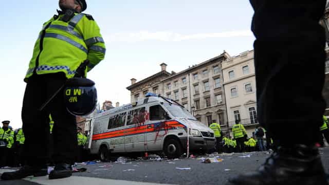 Suspeito de roubo é morto pela polícia perto do Palácio de Kensington