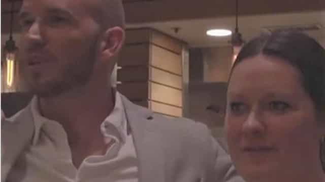 Atendente é demitida após receber gorjeta de R$ 25 mil