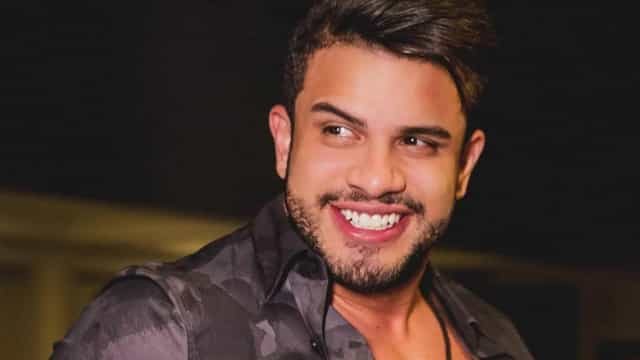 Cantor Ávine Vinny é solto após prisão por ameaça à ex-mulher