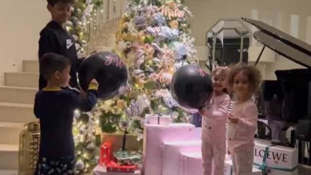 Cristiano Ronaldo e Georgina Rodríguez revelam sexo dos gêmeos